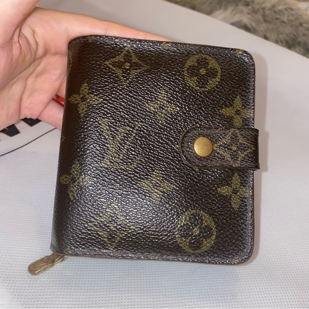Authentic Louie Vuitton Bi-fold Wallet